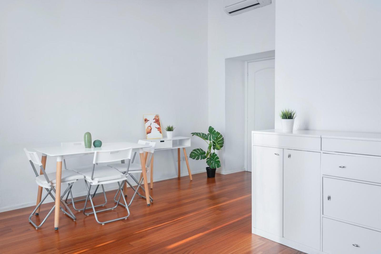 New! Lovely & Friendly In Center A Apartment *